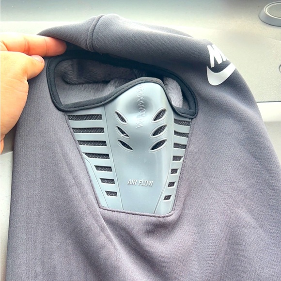 Nike ski mask perfect for cold weather - Picture 1 of 3